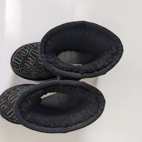 Kids UGGs Black and Multicolor Logo Boots - Picture 5 of 10
